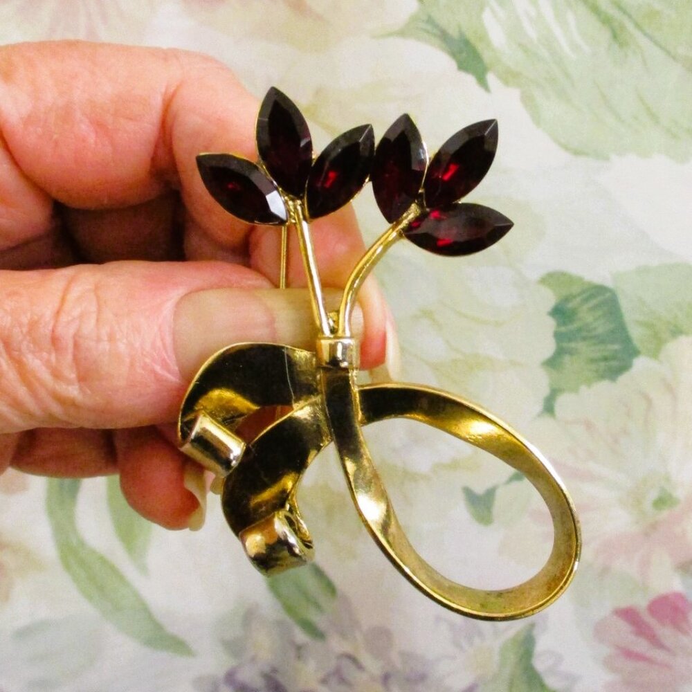 VINTAGE Candy Red Rhinestone Flower Brooch ~Rhinestone Gold Plate Floral Swirl